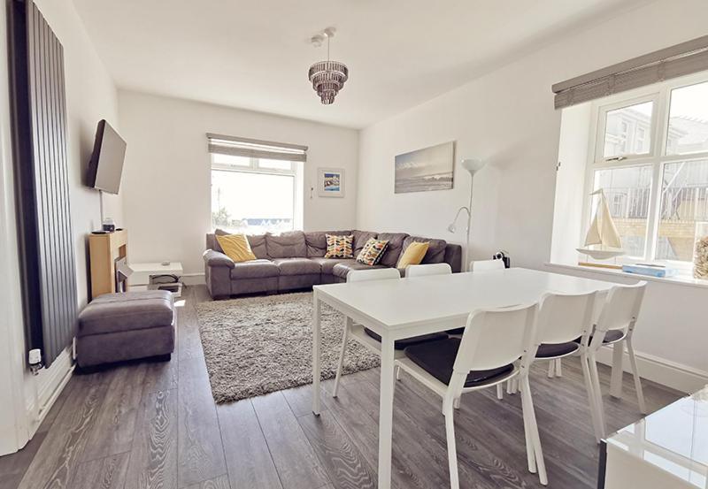 Plas Darien-3 Bed Apt- Sea Views - Sleeps 5 Trearddur Exterior photo